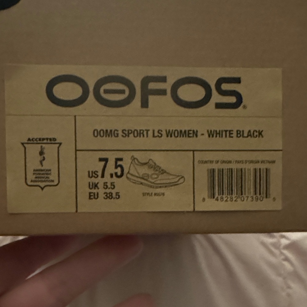 OOFOS Women's OOMG Sport LS Sneakers - White and Black